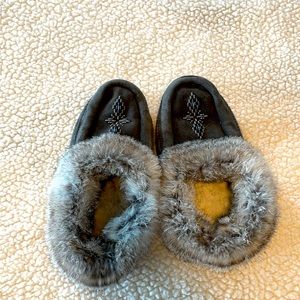 Manitobah mukluks moccasins